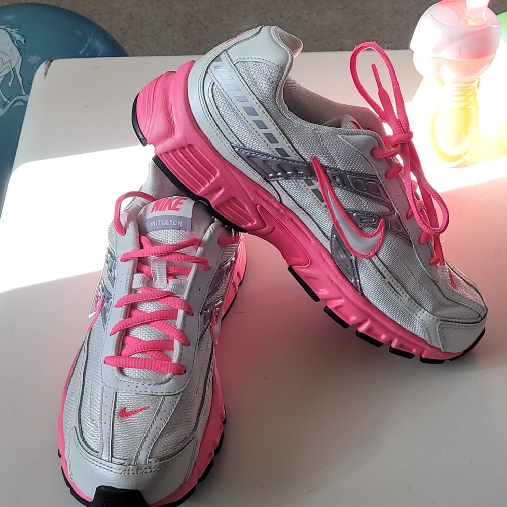 Today Only Sale!Excellent Cond. Women's Nike Shoes